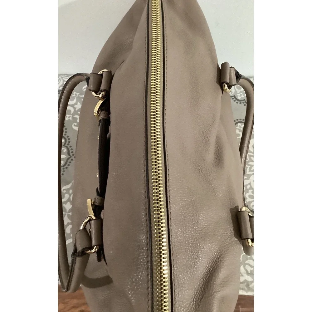Authentic Michael Kors Hamilton Satchel Beautiful taupe 